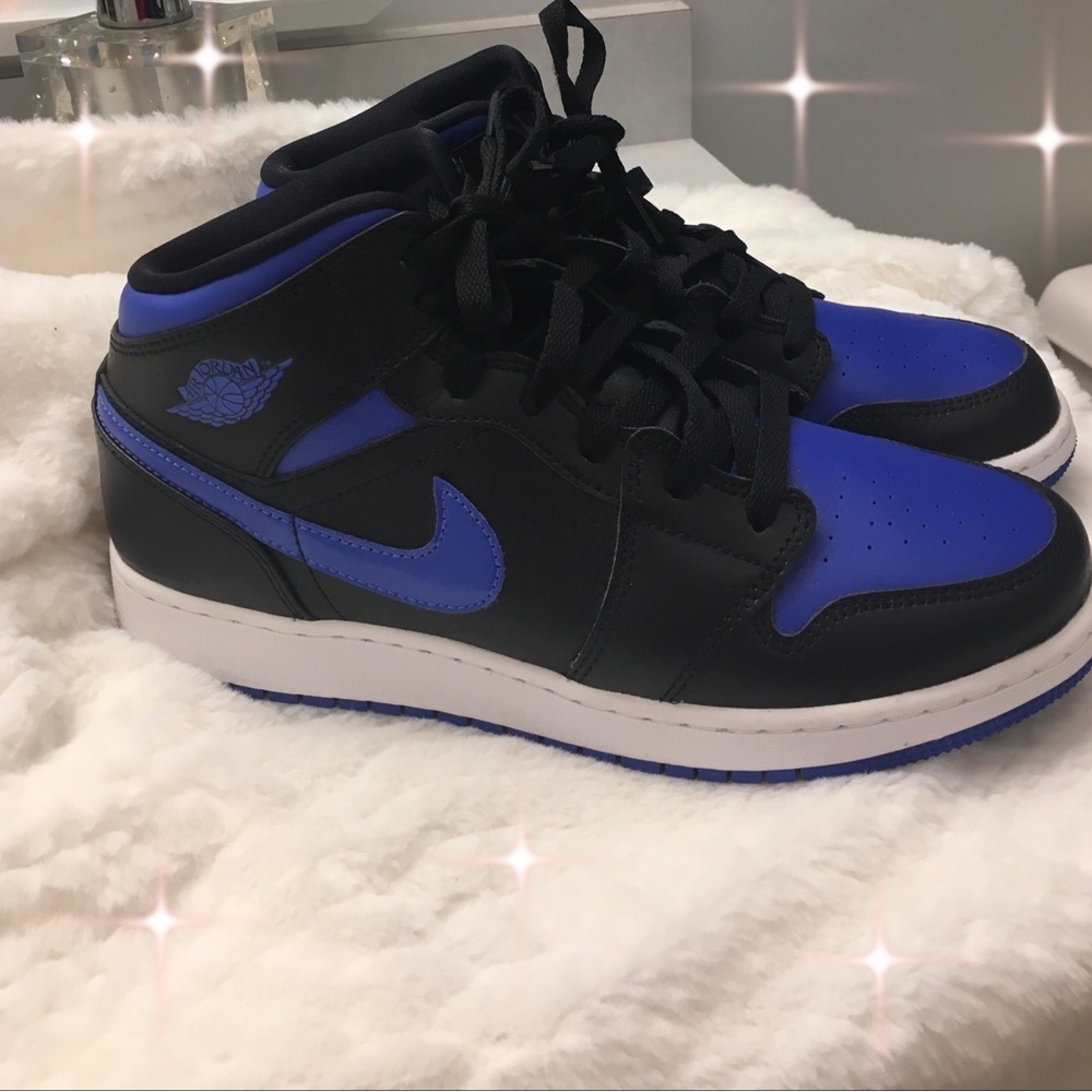 🔥AIR JORDAN 1 HYPER ROYAL BLACK AND BLUE MIDS 🔥
